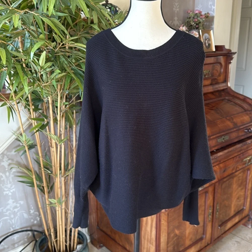 CARMEN by MARC VALVO ladies pull over a crewneck long sleeve black sweater MED - Picture 2 of 14